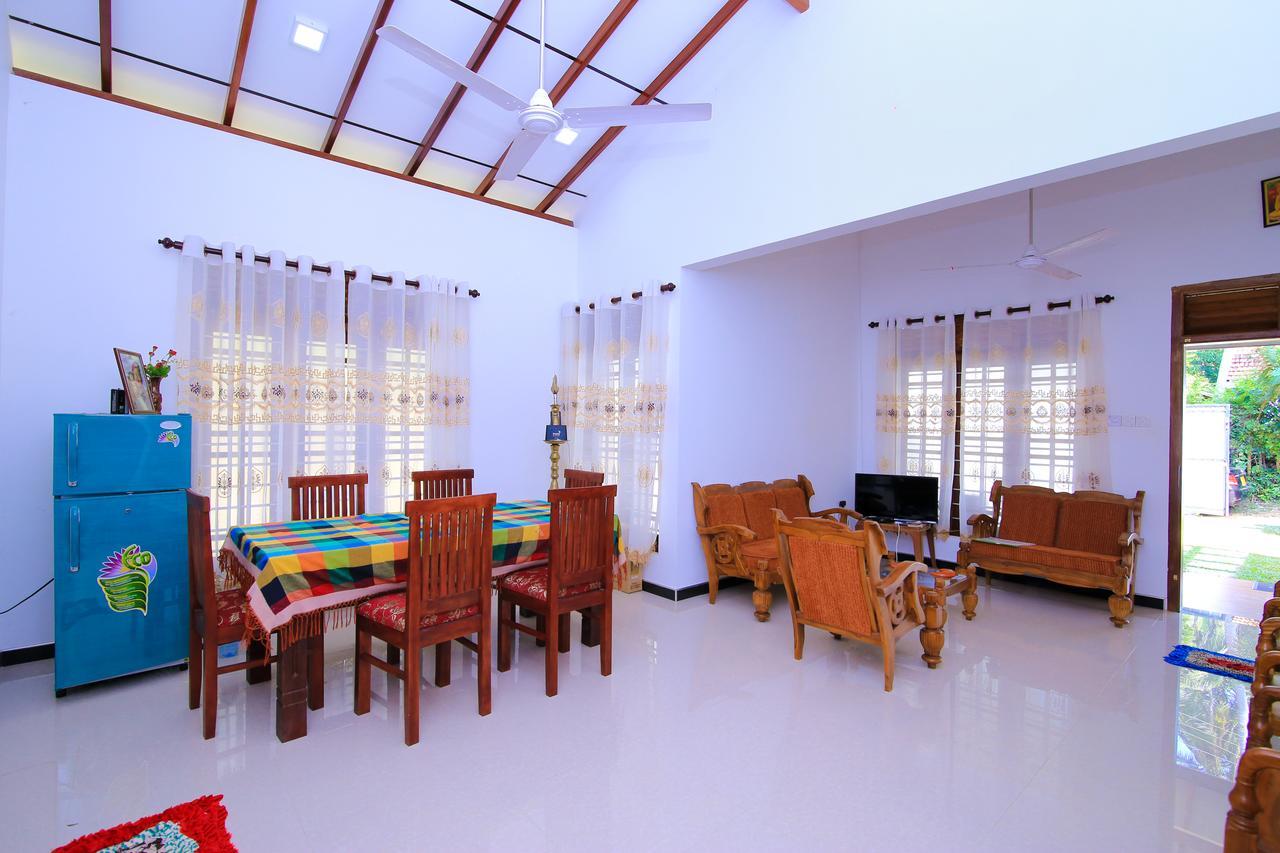 Surf Bay House Otel Dikwella Oda fotoğraf