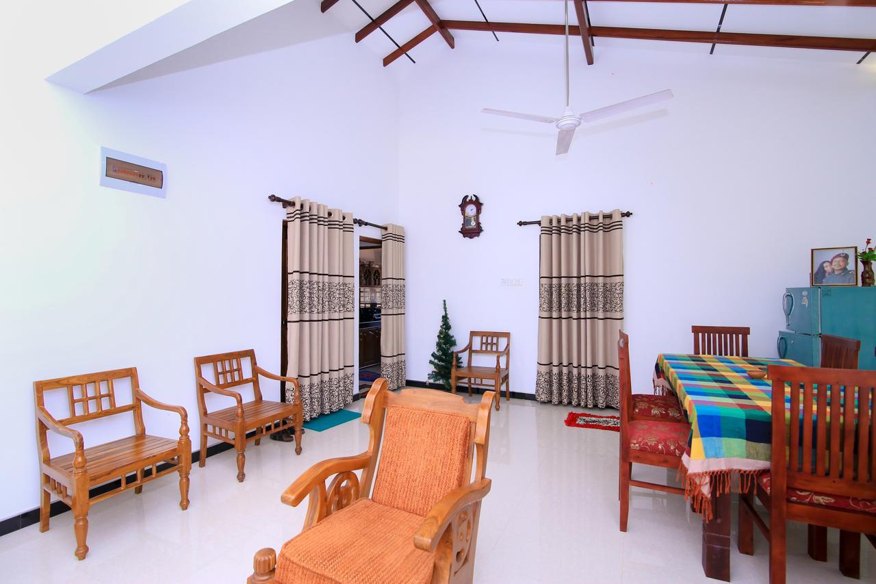 Surf Bay House Otel Dikwella Oda fotoğraf